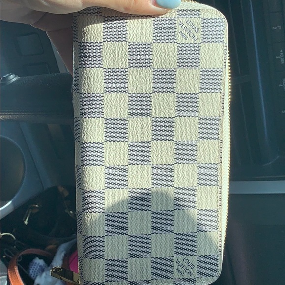 Brand new wallet - Picture 1 of 3